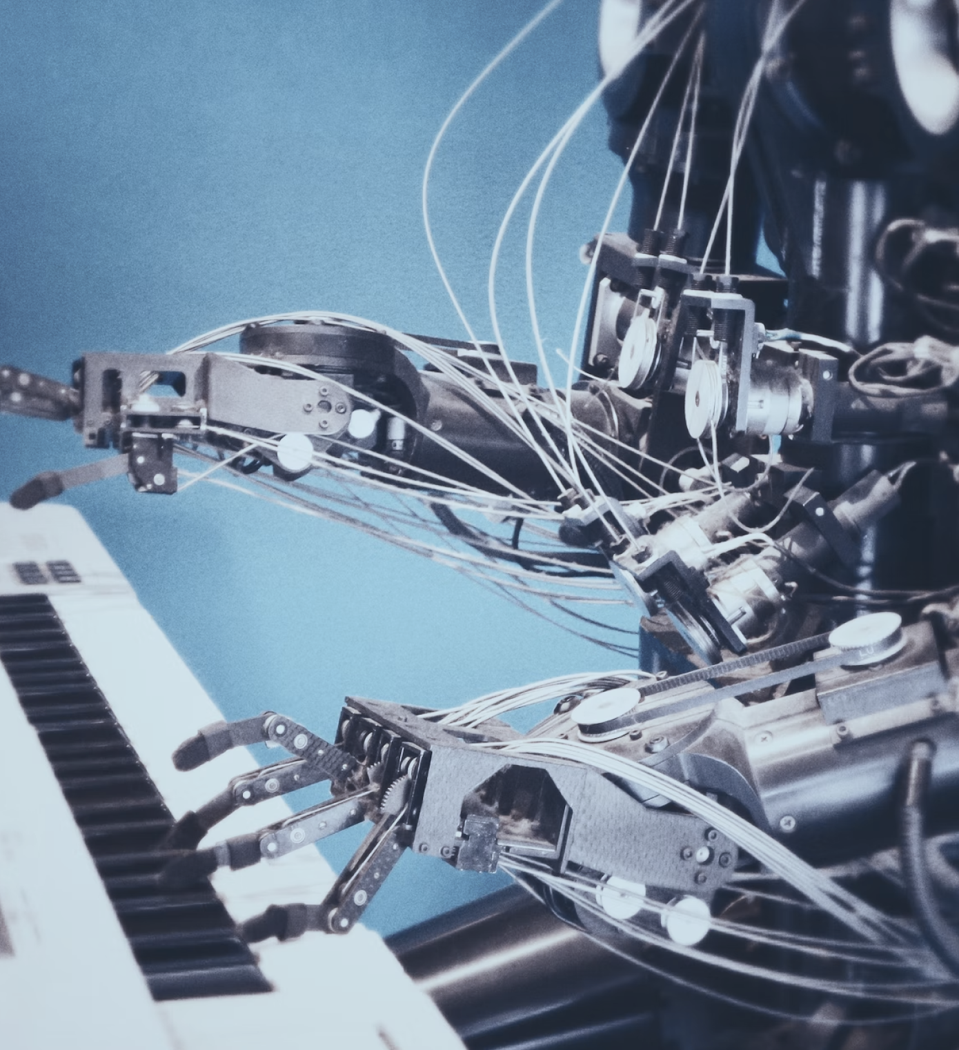 Robot playing keybard